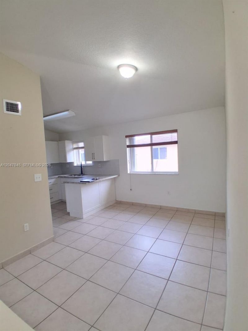 17318 NW 74th Ave, Unit 202, Hialeah, FL 33015 Photo