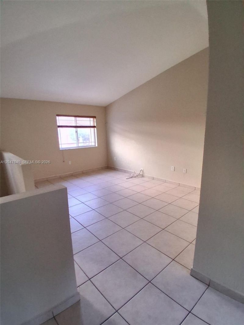 17318 NW 74th Ave, Unit 202, Hialeah, FL 33015 Photo