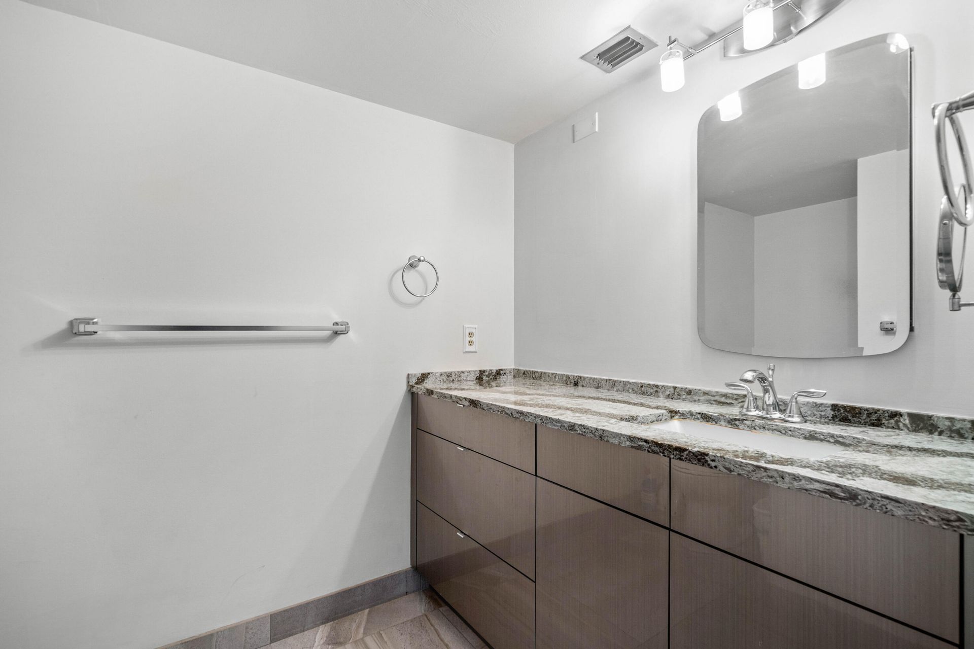 5380 N Ocean Drive, Unit 5g, Riviera Beach, FL 33404 Photo