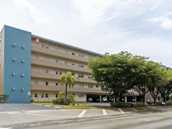 300 NE 14th Avenue, Unit 501, Hallandale, FL 33009