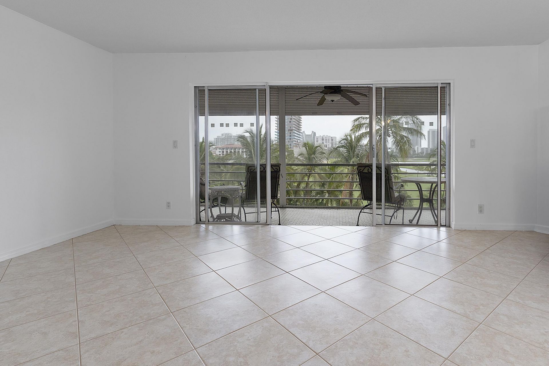 300 NE 14th Avenue, Unit 501, Hallandale, FL 33009 Photo