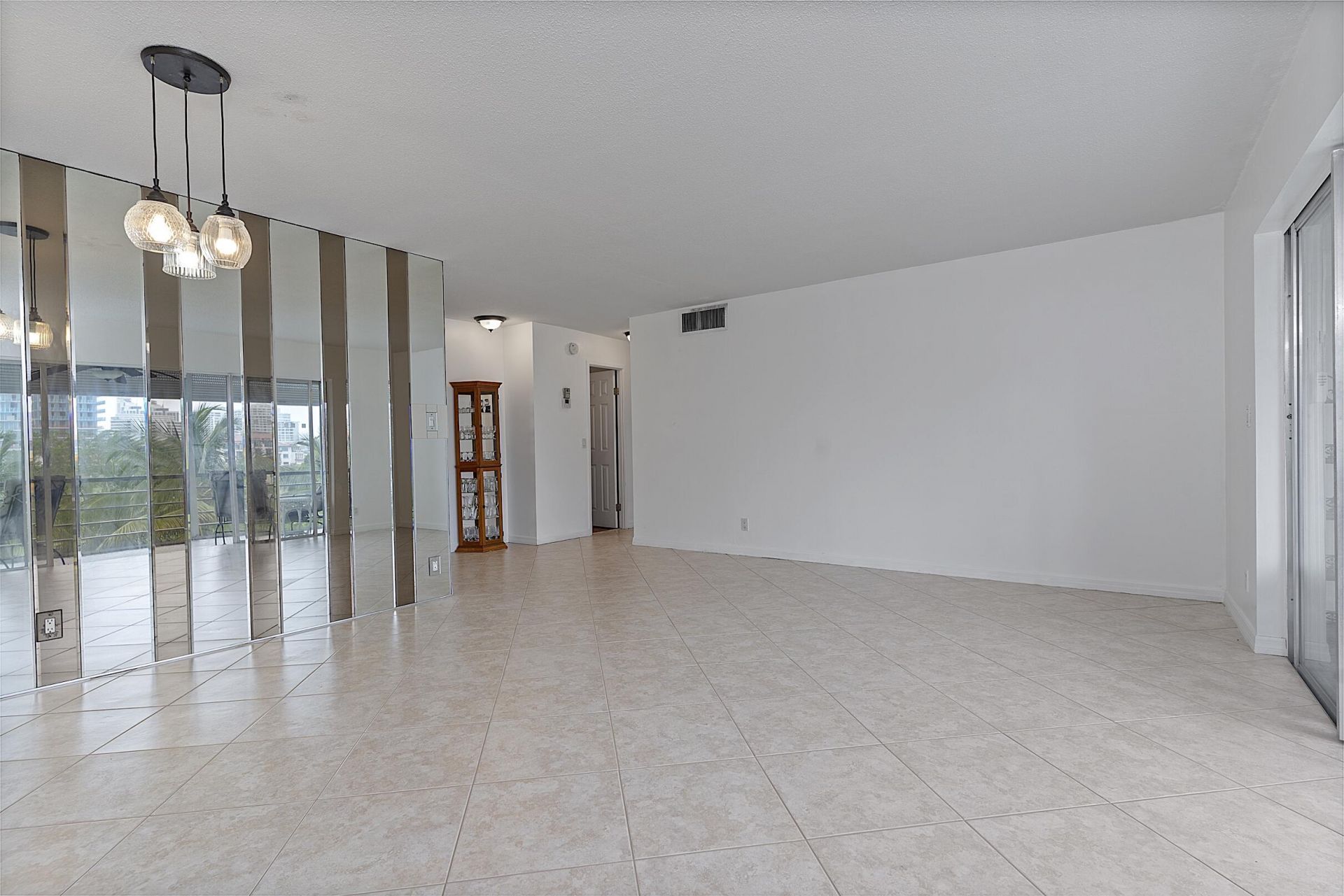 300 NE 14th Avenue, Unit 501, Hallandale, FL 33009 Photo