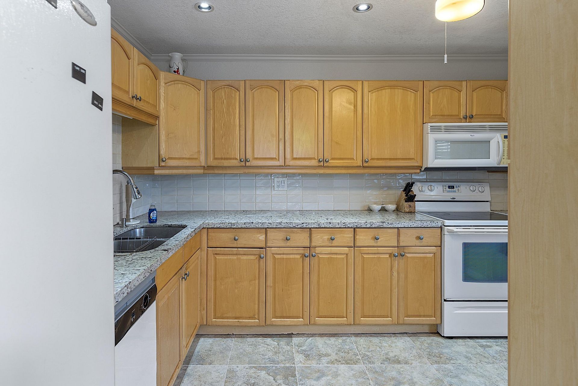 300 NE 14th Avenue, Unit 501, Hallandale, FL 33009 Photo