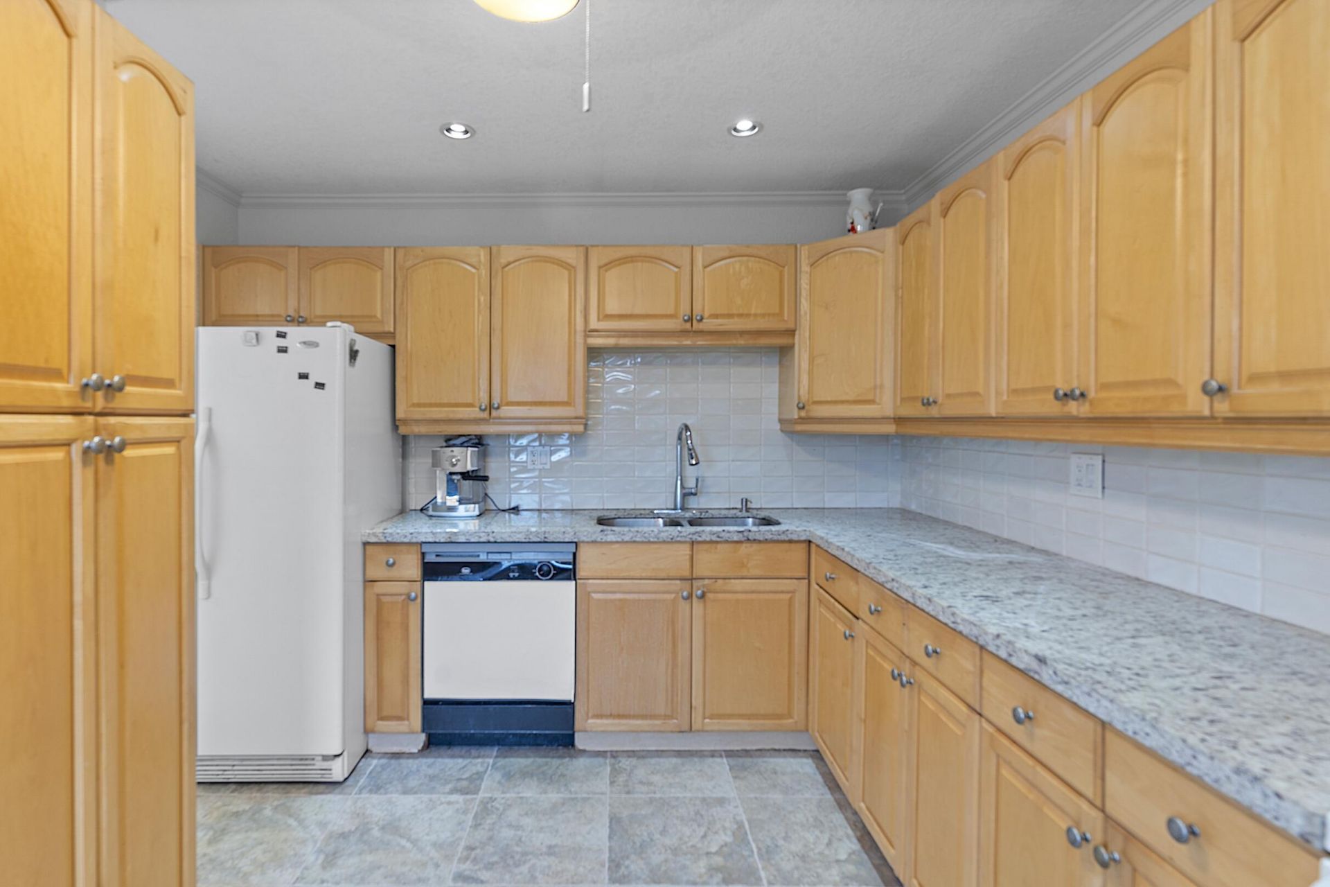 300 NE 14th Avenue, Unit 501, Hallandale, FL 33009 Photo