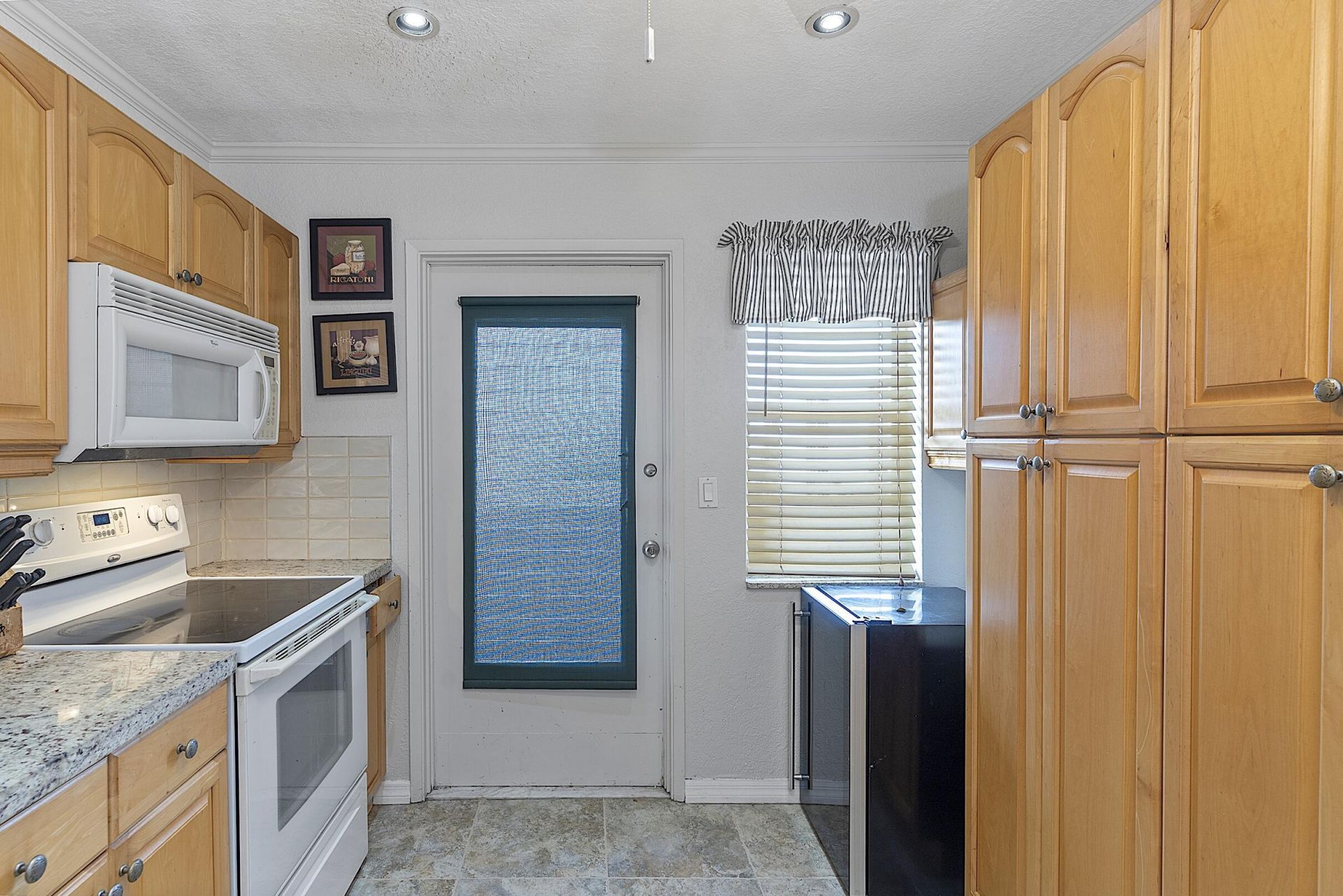 300 NE 14th Avenue, Unit 501, Hallandale, FL 33009 Photo