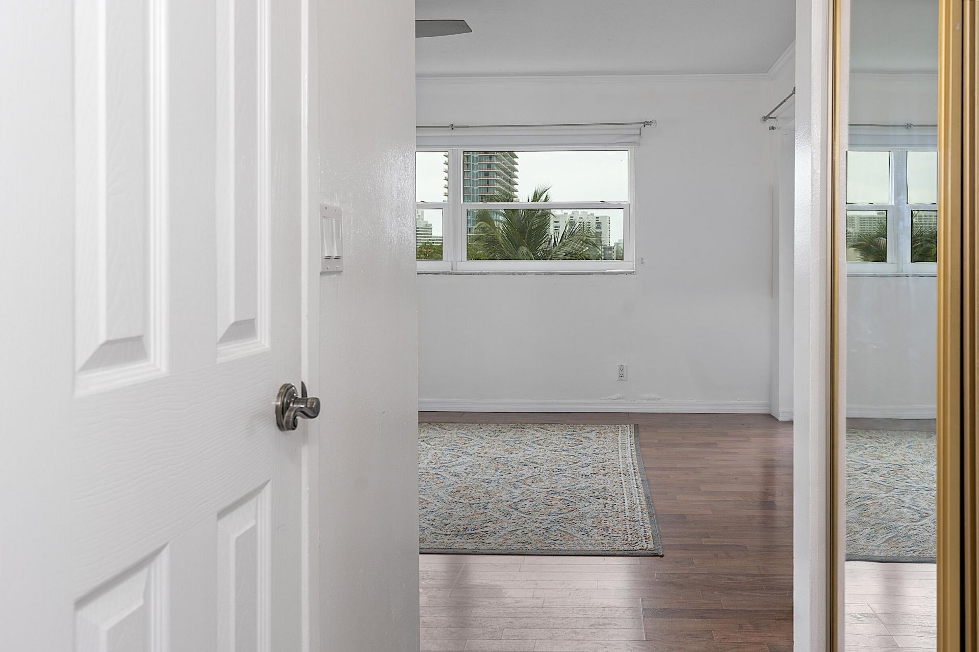 300 NE 14th Avenue, Unit 501, Hallandale, FL 33009 Photo