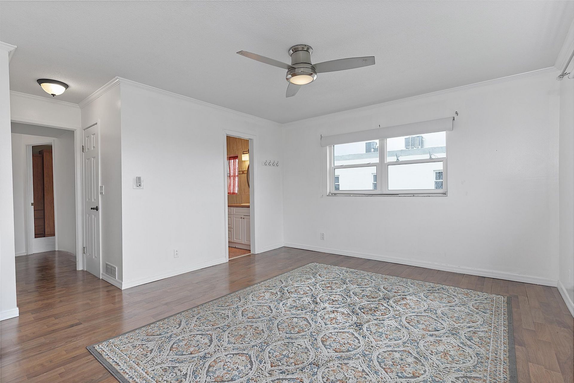 300 NE 14th Avenue, Unit 501, Hallandale, FL 33009 Photo