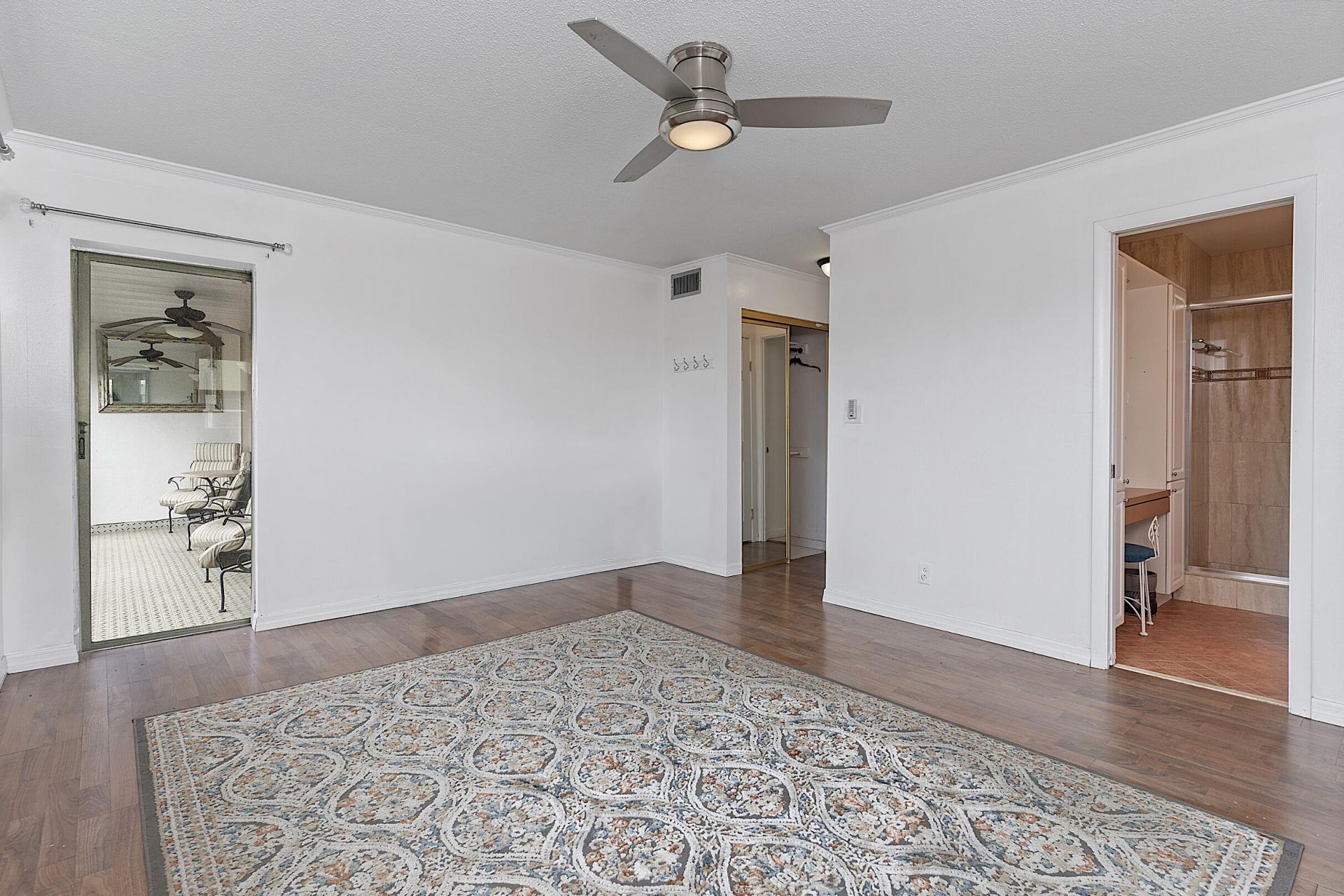 300 NE 14th Avenue, Unit 501, Hallandale, FL 33009 Photo