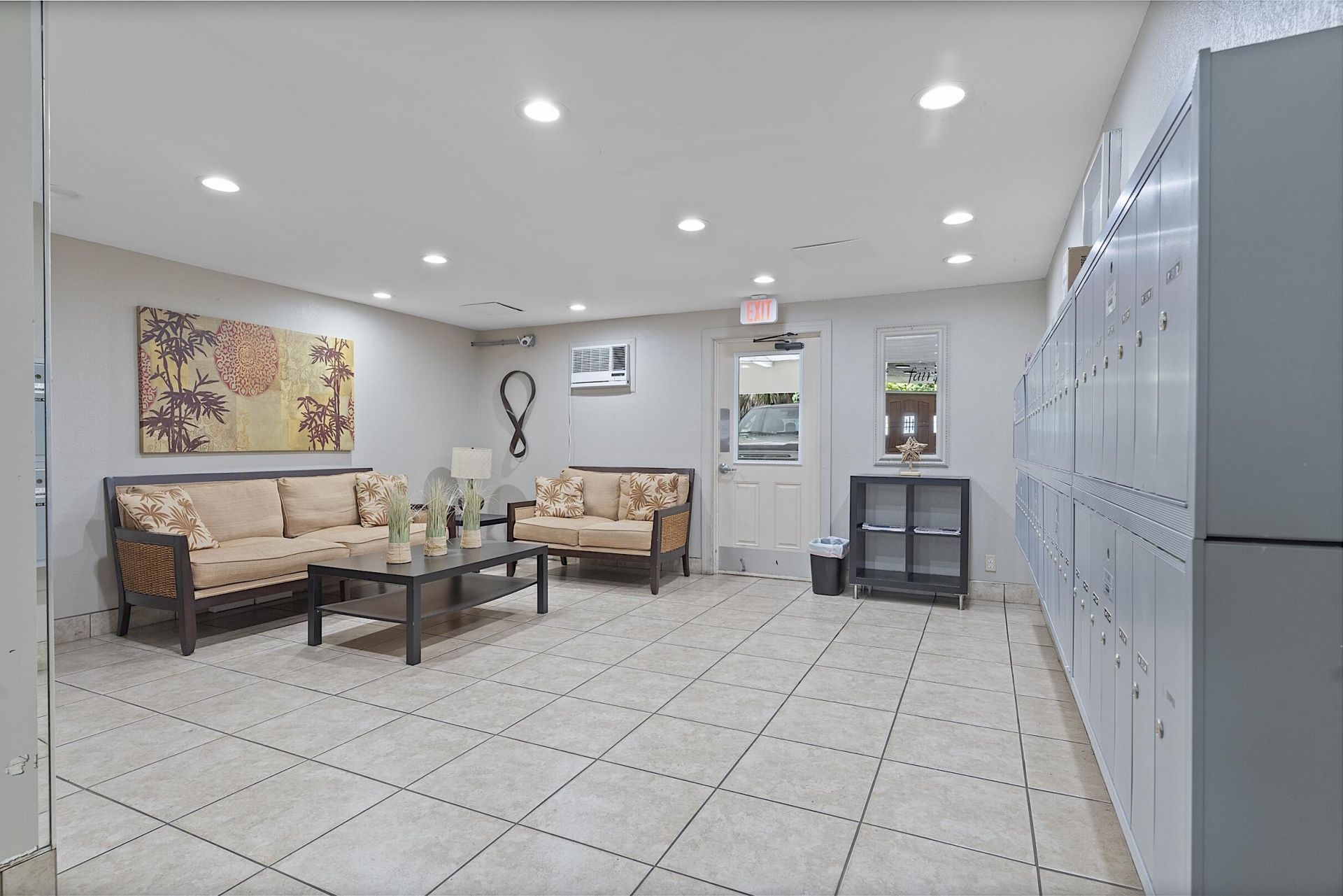 300 NE 14th Avenue, Unit 501, Hallandale, FL 33009 Photo