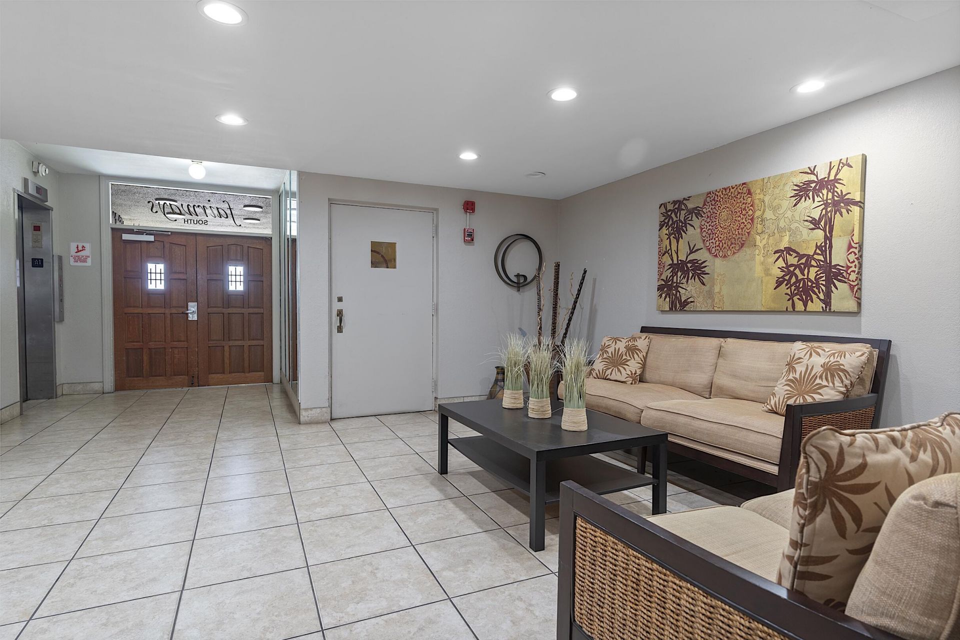 300 NE 14th Avenue, Unit 501, Hallandale, FL 33009 Photo