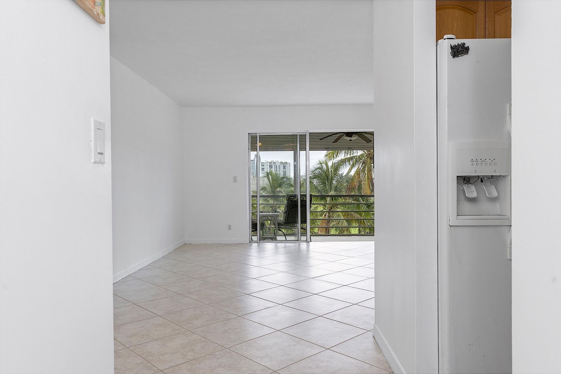 300 NE 14th Avenue, Unit 501, Hallandale, FL 33009 Photo