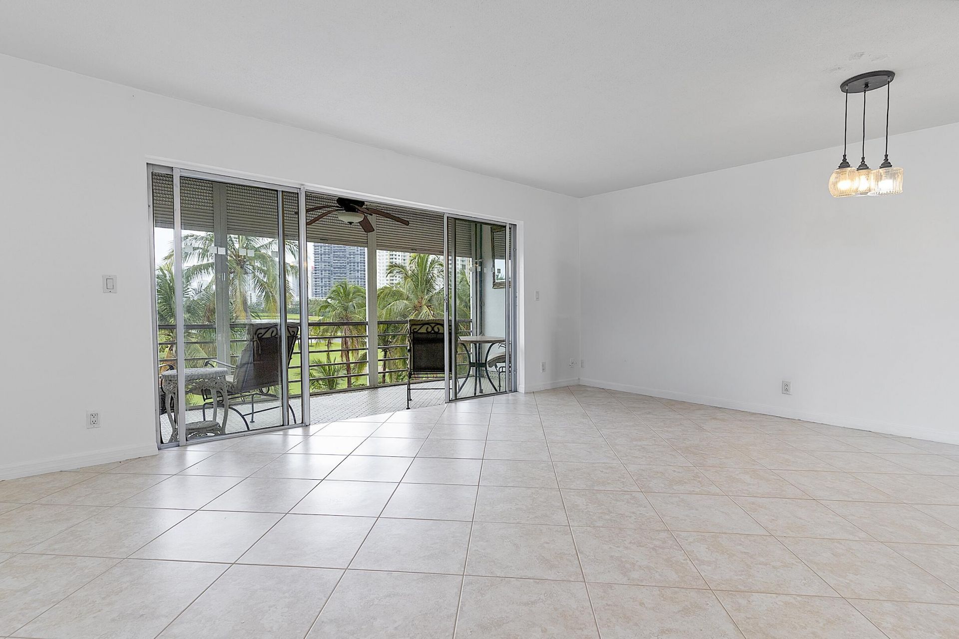 300 NE 14th Avenue, Unit 501, Hallandale, FL 33009 Photo