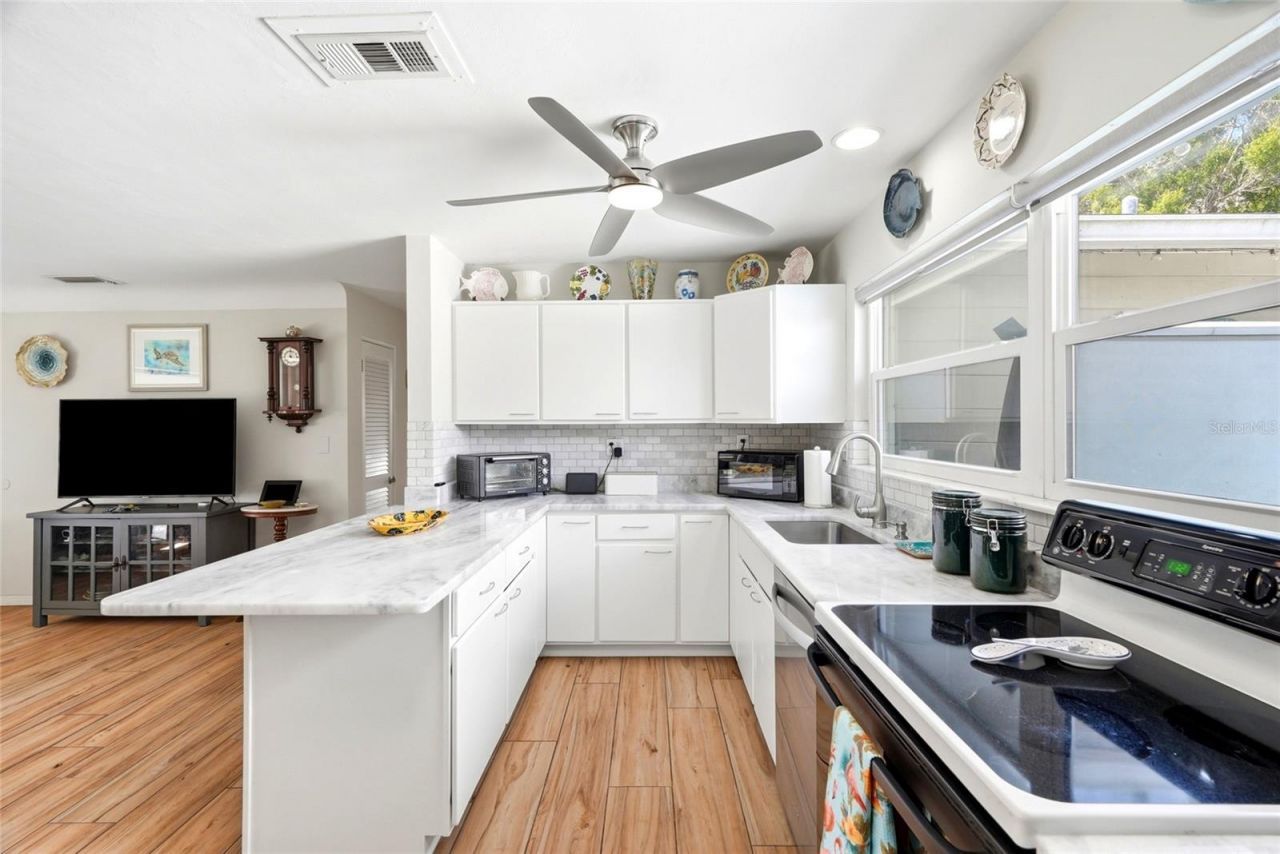 4822 60th Way N, Kenneth City, FL 33709 Photo
