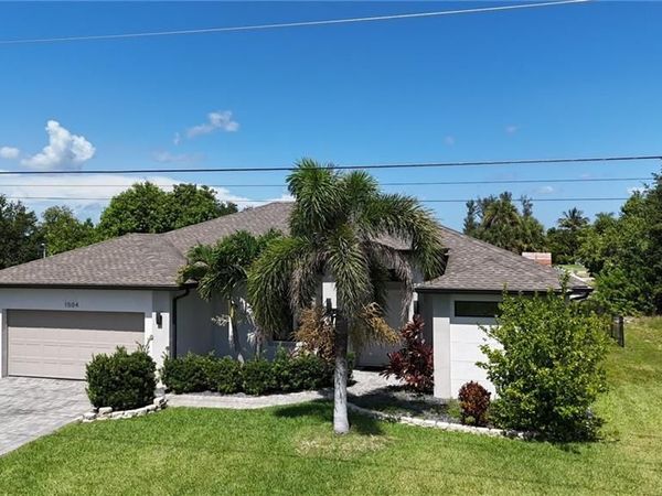 1504 SW Santa Barbara PL, CAPE CORAL, FL 33991