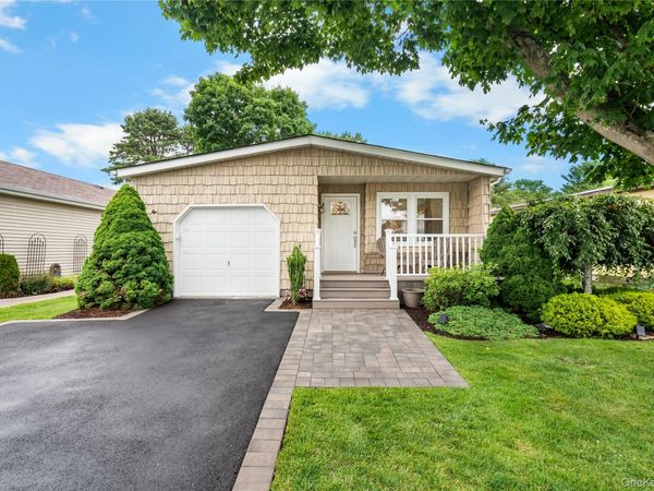 16 Dogwood Lane , Manorville, NY 11949