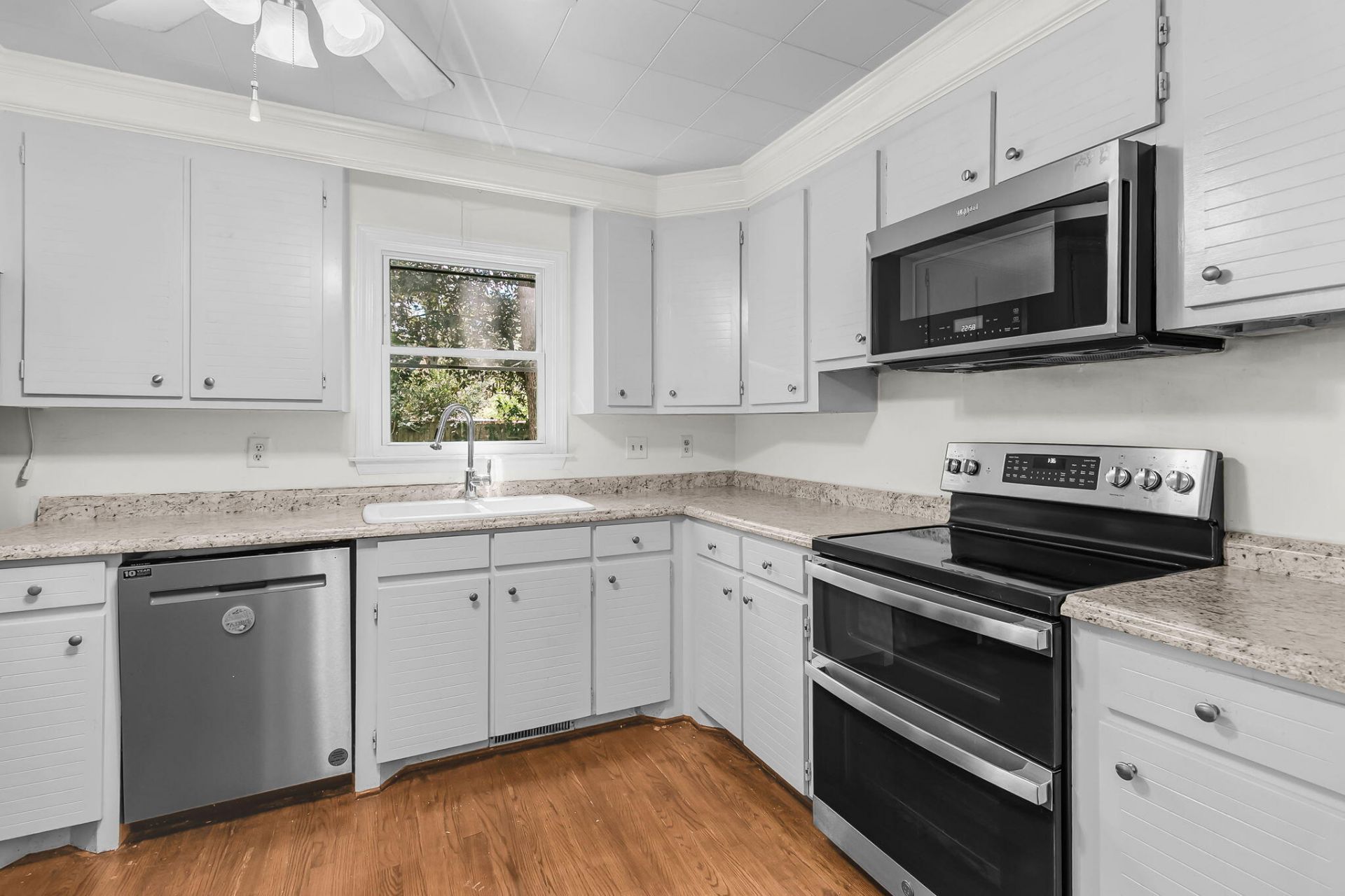 107 Westminster Avenue Photo 13