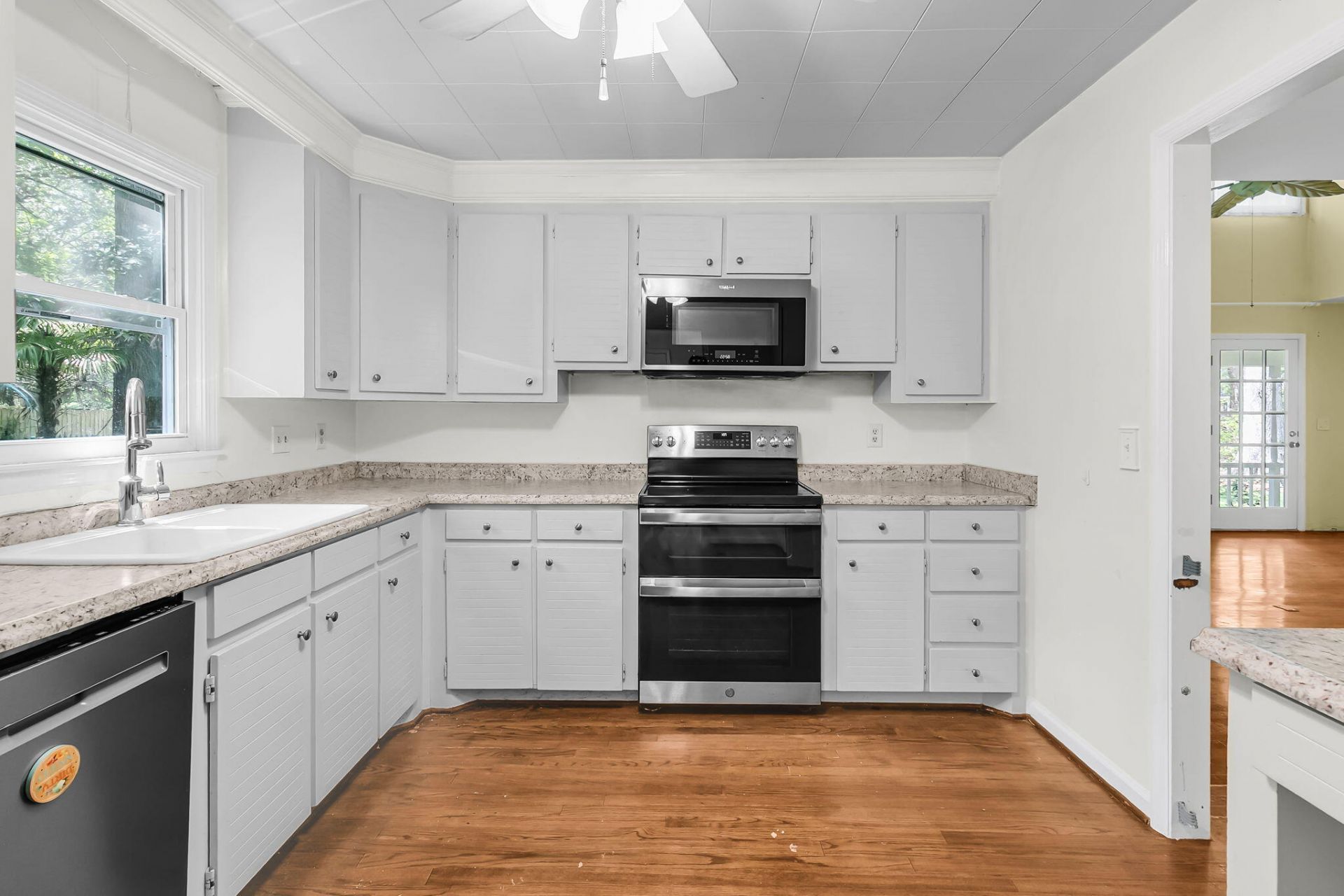 107 Westminster Avenue Photo 14