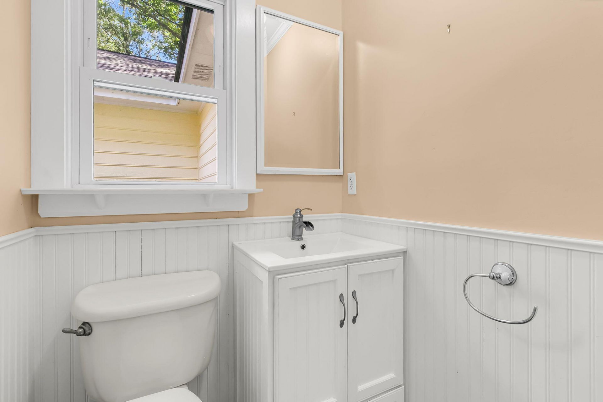 107 Westminster Avenue Photo 17