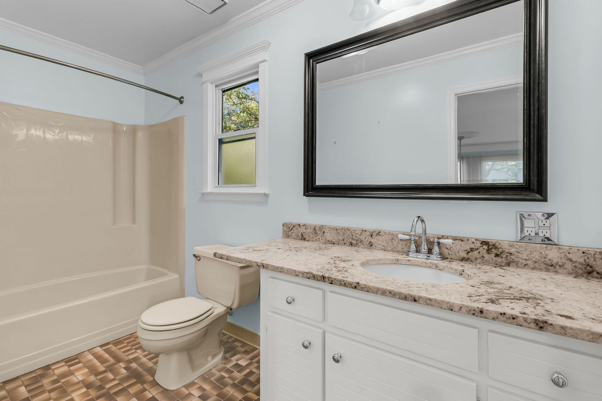107 Westminster Avenue Photo 24