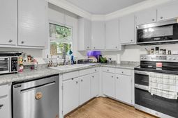 107 Westminster Avenue photo 4