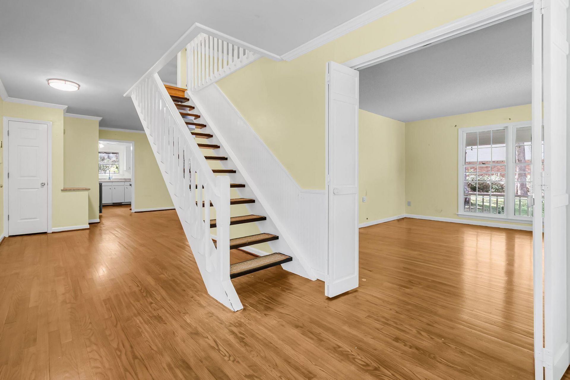 107 Westminster Avenue Photo 8