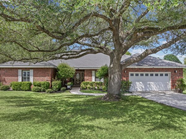 2000 Spinel RD, Pflugerville, TX 78660