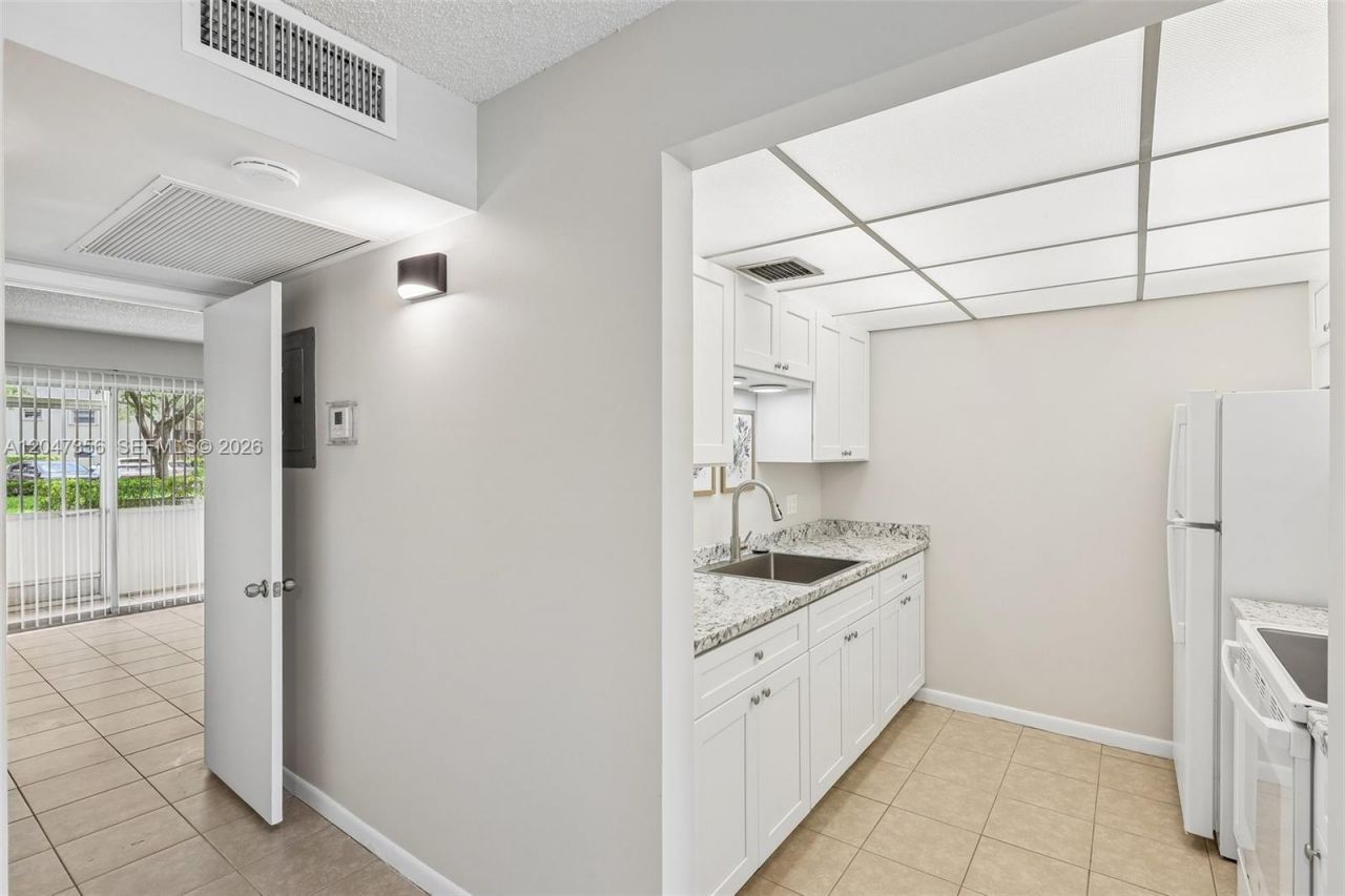 13455 SW 9th Ct , Unit 108J, Pembroke Pines, FL 33027 Photo
