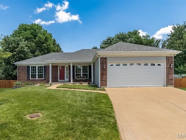 1600 Summerpoint Drive, Fenton, MO 63026