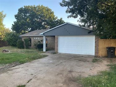 6951 Newberry Court W, Fort Worth, TX 76120