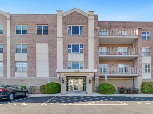 1200 S Prospect Avenue , Unit 303, Elmhurst, IL 60126