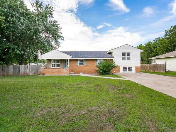 1211 Kaw Street, Perry, OK 73077