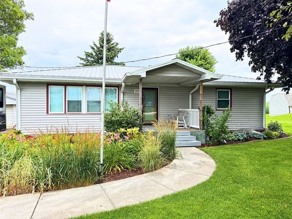 703 E State Street , Williamsburg, IA 52361