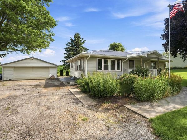 703 E State Street , Williamsburg, IA 52361
