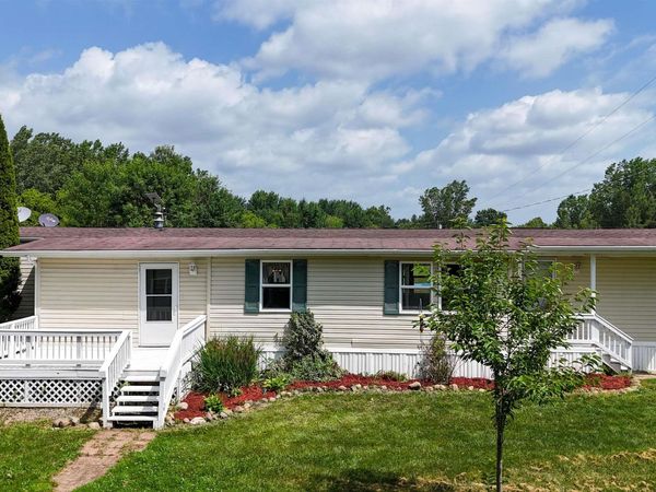 4718 Spur Road, Breckenridge, MI 48615