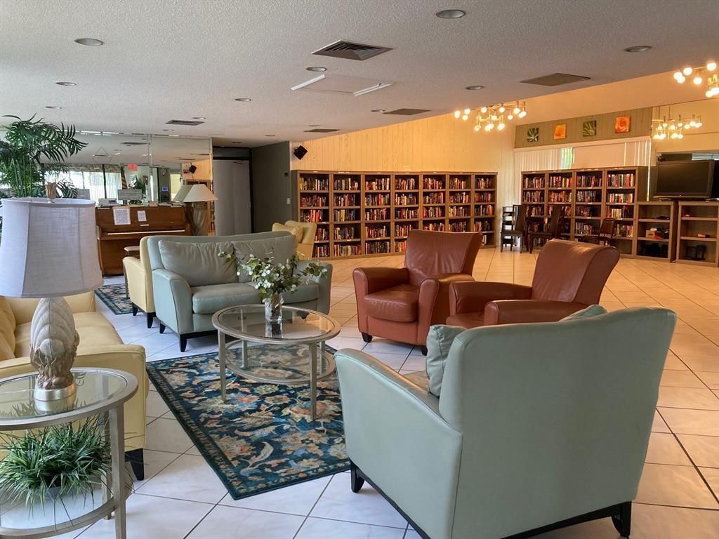 2314 S Cypress Bend Drive, Unit 614, Pompano Beach, FL 33069 Photo