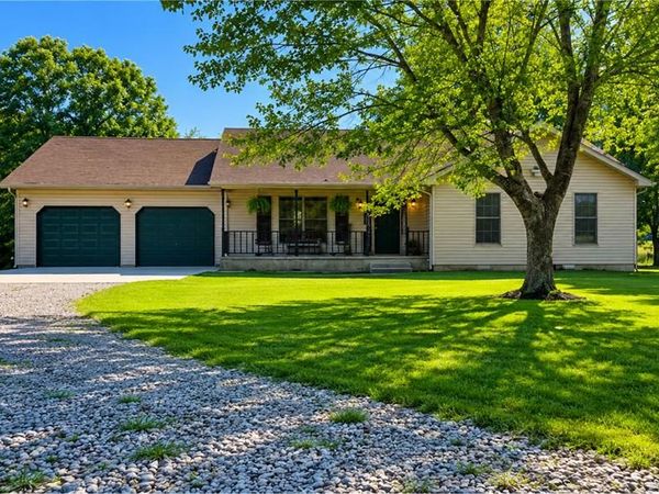 31050 Oak Ridge Drive, Lebanon, MO 65536