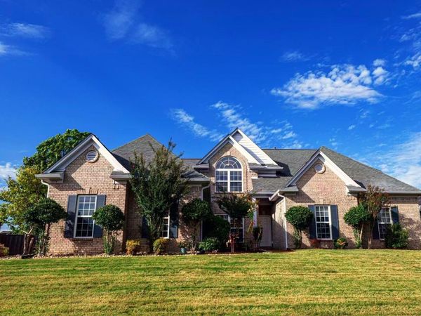 9374 LAUREL HILL DR, Lakeland, TN 38002