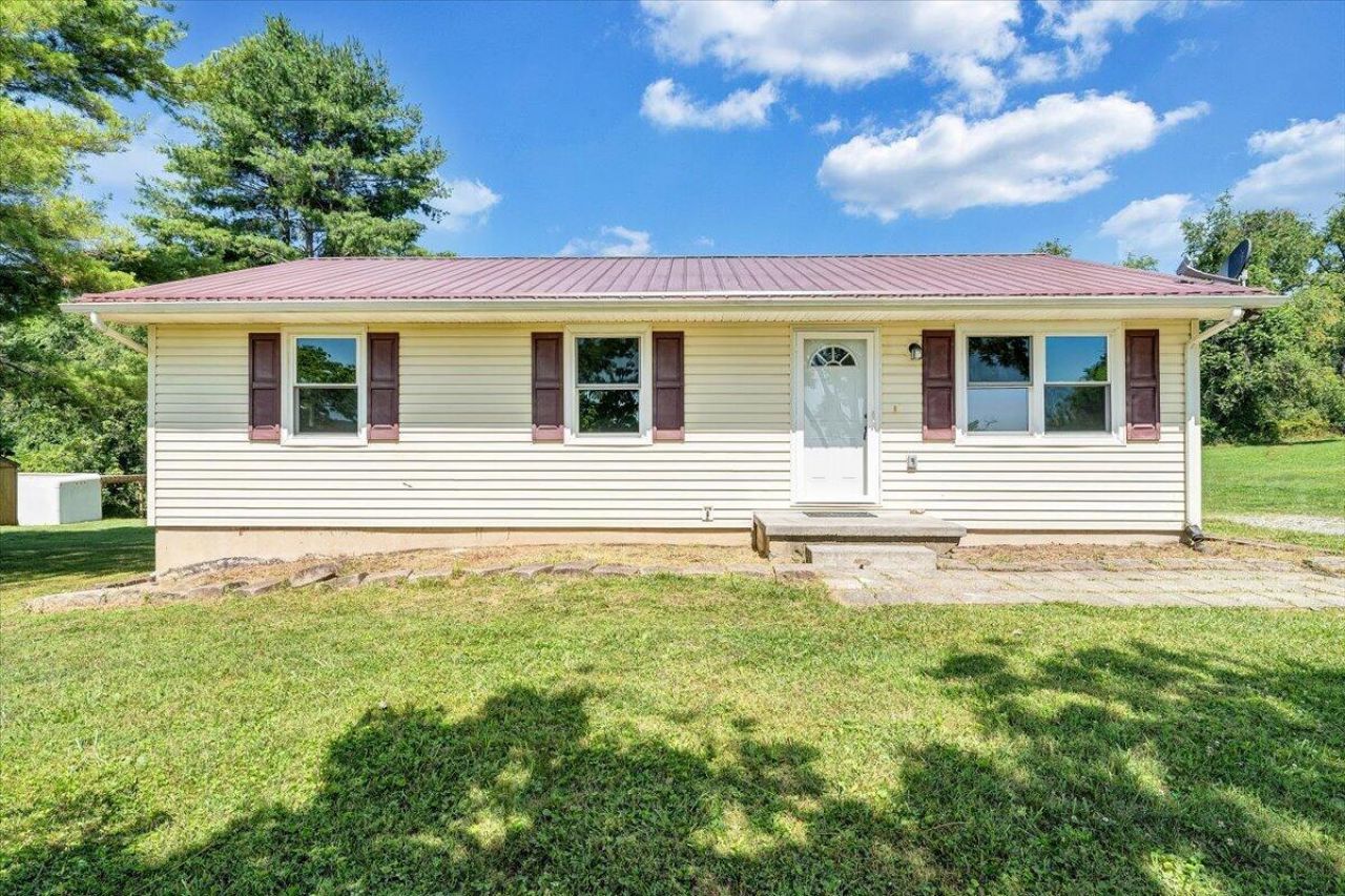 777 Switchback Rd, Christiansburg, VA 24073 Main Photo