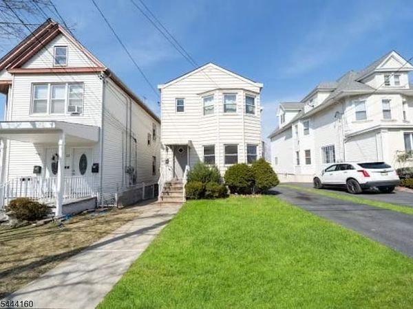 49 Livingston Ave, Unit 1, Lyndhurst, NJ 07071