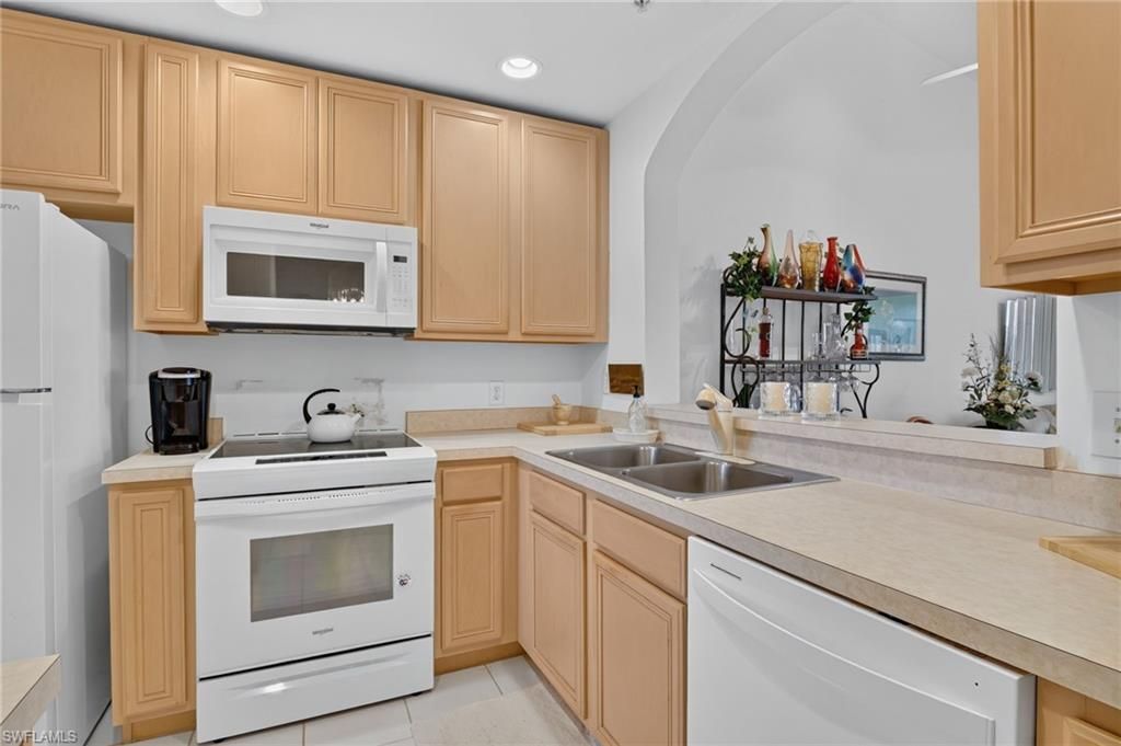6820 Sterling Greens Pl, Unit 402, Naples, FL 34104 Photo