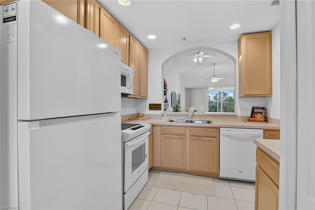 6820 Sterling Greens Pl, Unit 402, Naples, FL 34104 Photo