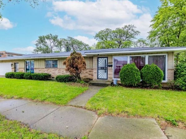 16446 Emerald Avenue , Harvey, IL 60426