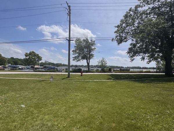 4 Lois Lane , Lake Zurich, IL 60047