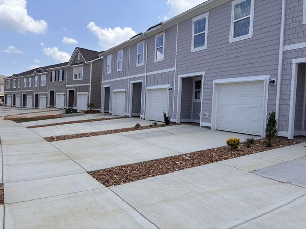 232 Darlington Drive , Dickson, TN 37055