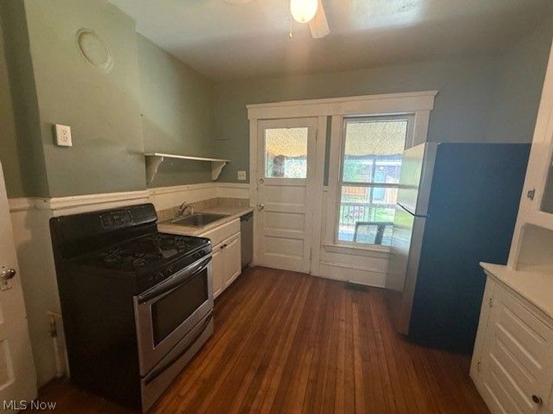 4309 Clinton Avenue, Cleveland, OH 44113 Photo 14