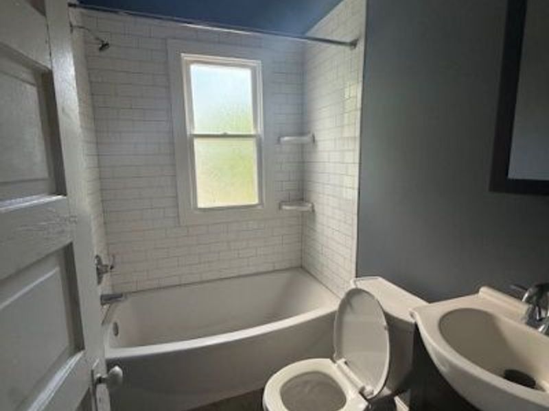 4309 Clinton Avenue, Cleveland, OH 44113 Photo 6