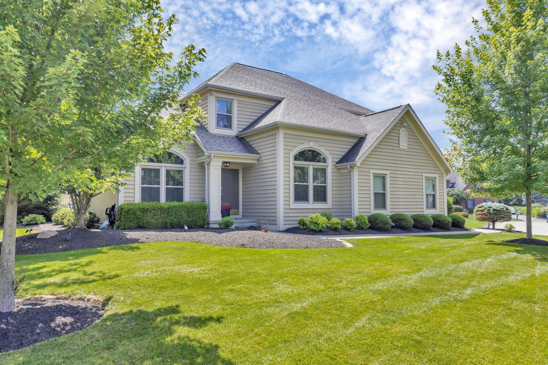 8792 Sunart Court S, Dublin, OH 43017 Main Photo
