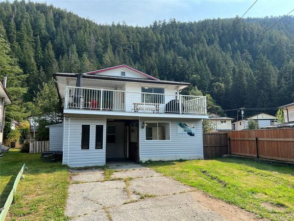 537 Maquinna Dr N, Tahsis, BC V0P 1X0