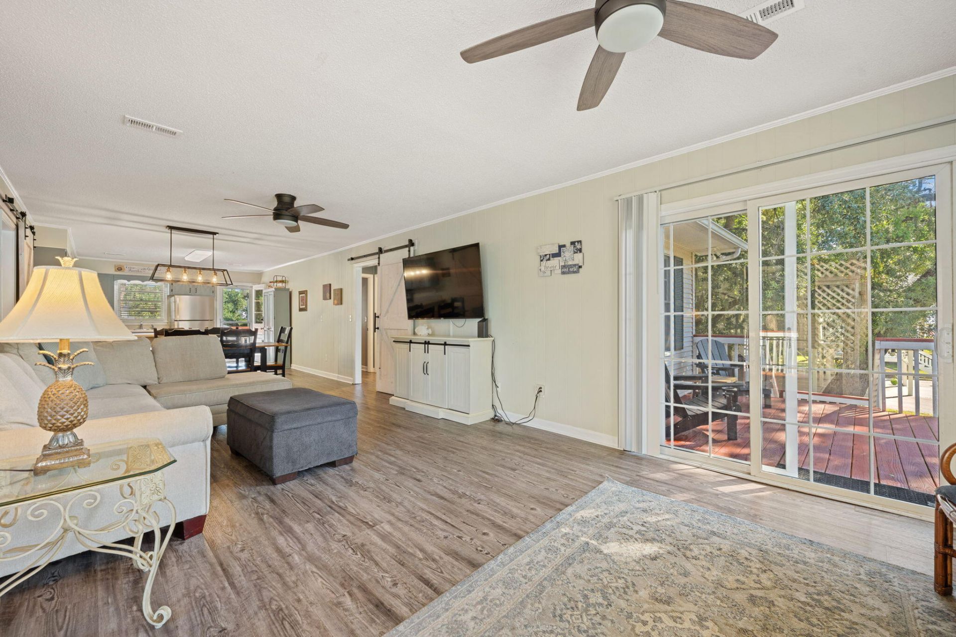 607 Portia Street Photo 10