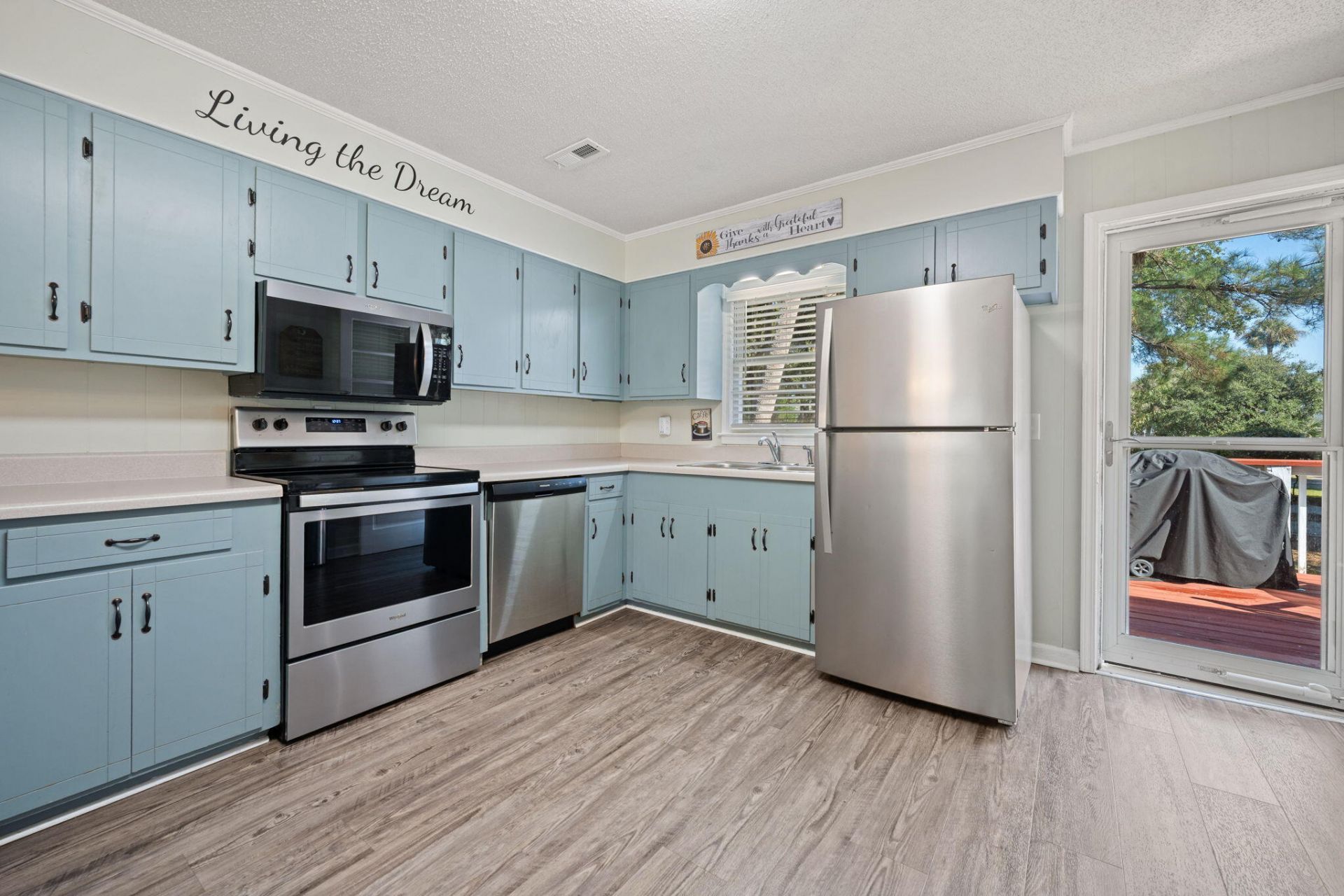 607 Portia Street Photo 28